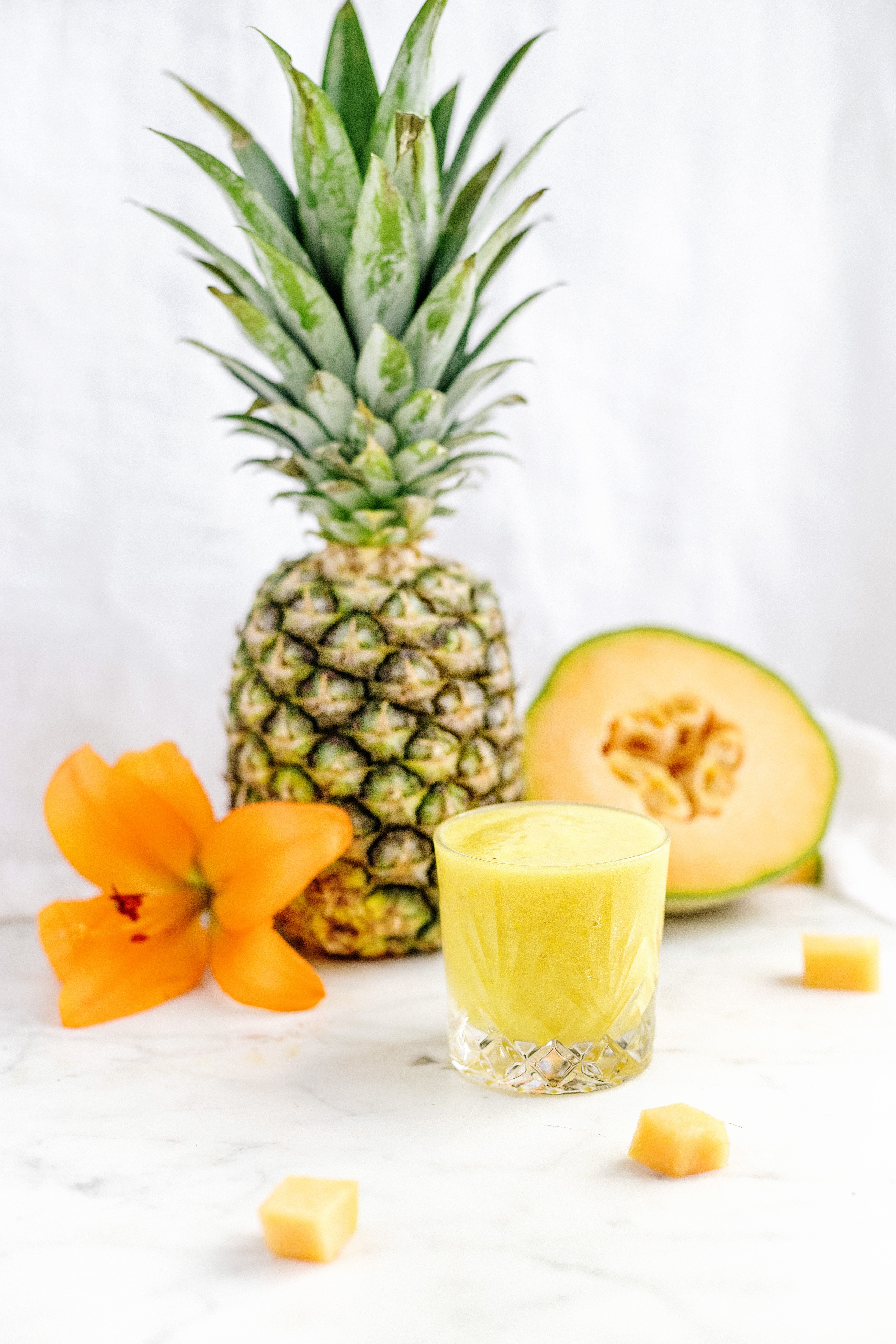 pineapple smoothie with kale and canteloupe