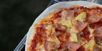 why pineapple belongs on pizza